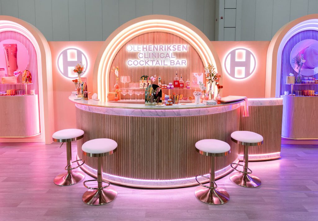 Old henricksen trade show booth cs th